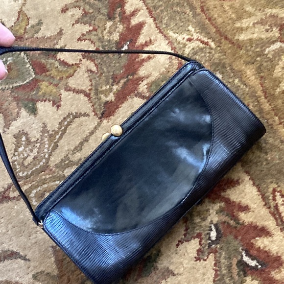 VINTAGE/GENUINE BRAHMÍN LEATHER BLACK HAND BAG. - Picture 8 of 11